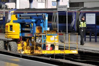 Photo of 942111 1 at Glasgow Queen Street Station