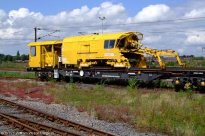 Photo of DB979607 + Crane 89112 at York Holgate Network Rail Depot