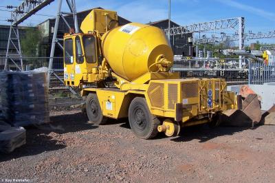Photo of Border Rail H926DRY (99709 949032 5) Midequip Self Loading Concrete Mixer