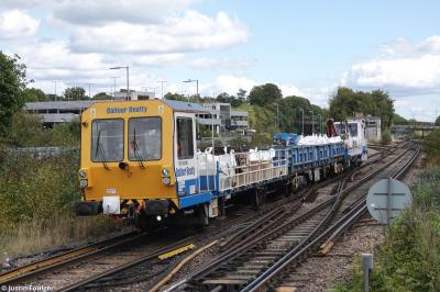 Photo of DR98220 at Basingstoke Barton Mill compound