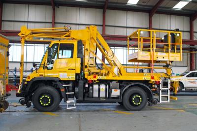 Mercedes-Benz Unimog U400 with Access Platform image
