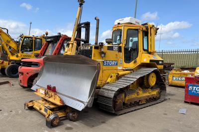 Caterpillar D5M dozer image