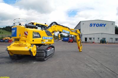 Liebherr R920 Compact Crawler Excavator image