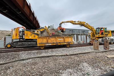 Photo of Van Elle VER007 99709940815, Van Elle VER026 ZZ709911460 at Bradley Junction