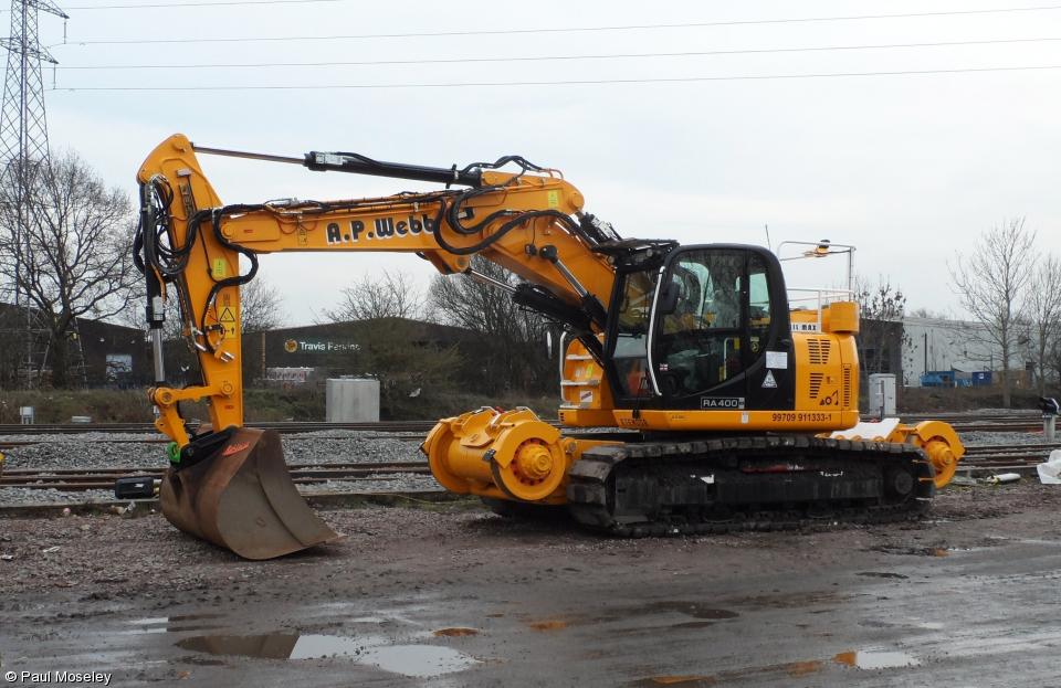 APWebb RTEM008 - JCB JS220 / RA400RR Rail-Max — ontrackplant.com