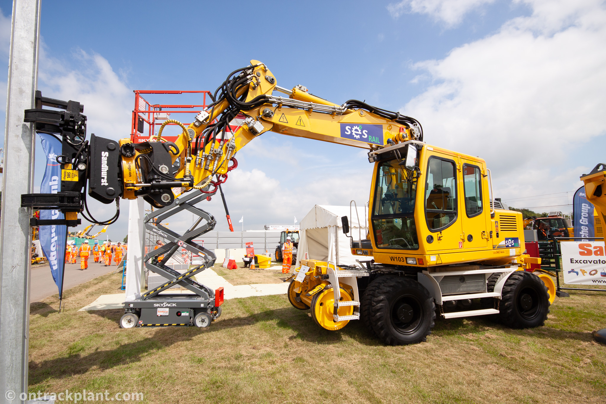 SES W103 - Liebherr A900 — ontrackplant.com